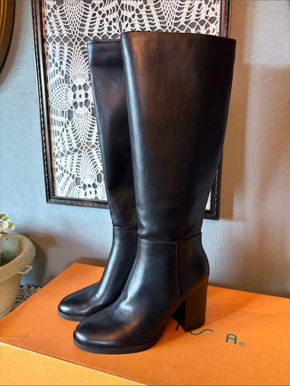 Unisa Black Leather Knee-High Block Heel Boots